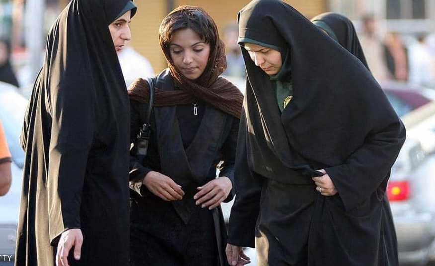 ايران.. اعتقال عارضات أزياء بتهمة نشر 