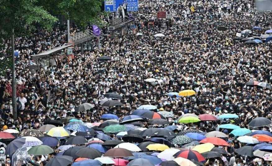 فوضى تعم هونغ كونغ.. احتجاجا على 