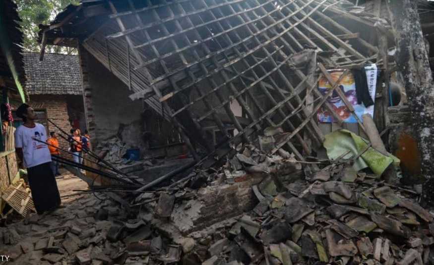 مصرع خمسة في زلزال قوي ضرب إندونيسيا