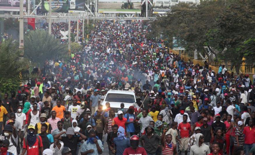 إجلاء أكثر من مئة سائح كندي من هايتي الغارقة في تظاهرات عنيفة