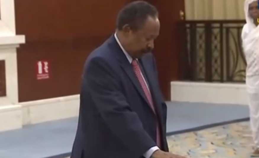 حمدوك يؤدي اليمين الدستورية رئيسا للحكومة السودانية