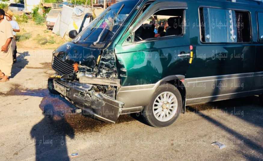 بالصور.. جريحان في حادث سير شمال صور 