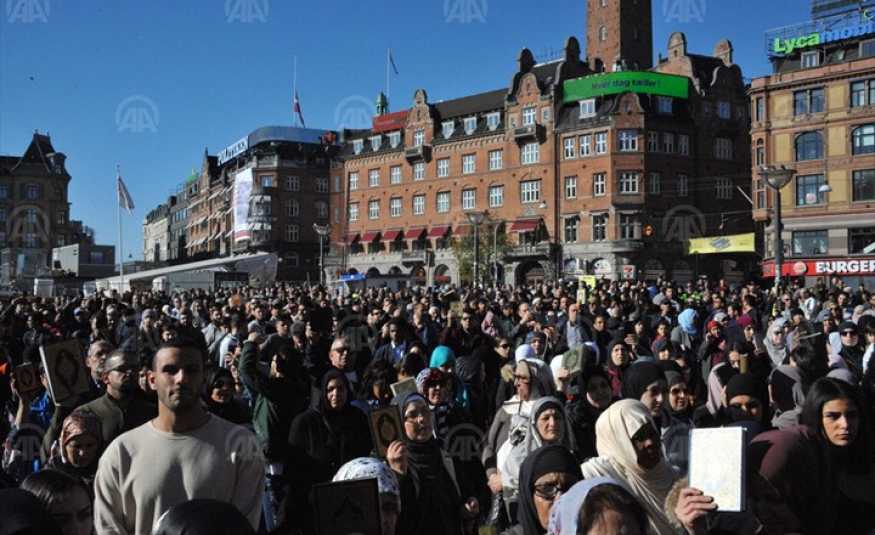 الشارع الدنماركي طالب باحترام القرآن والكتب المقدسة