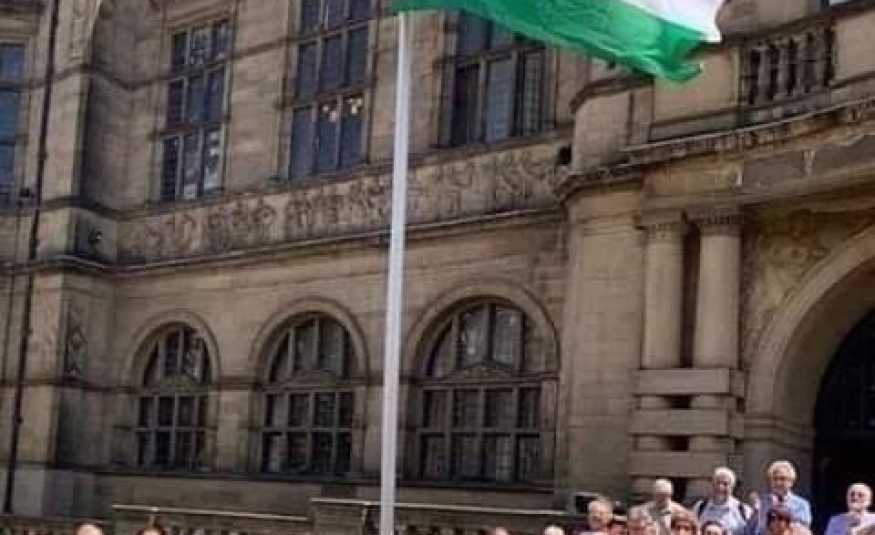  علم فلسطين.. يرفرف أمام بلدية شيفيلد البريطانية 