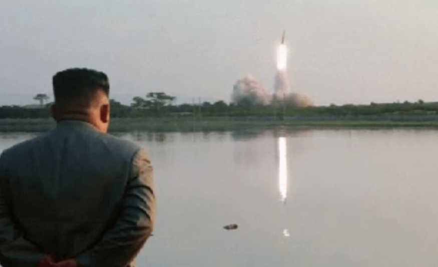 زعيم كوريا الشمالية يشرف على تجربة سلاح جديد