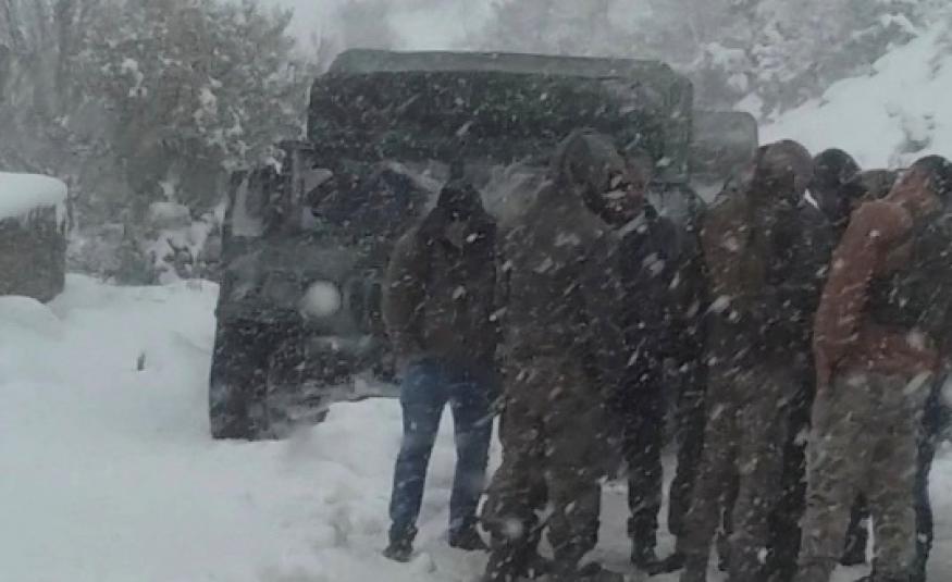 الجيش أنقذ سائقين حاصرتهم الثلوج في جرود الهرمل