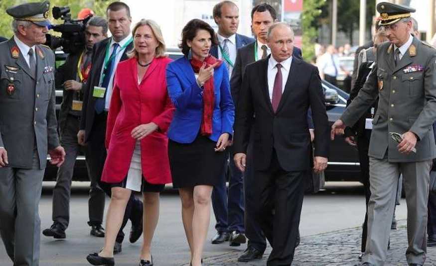كيف تعرفت وزيرة خارجية النمسا على بوتين؟