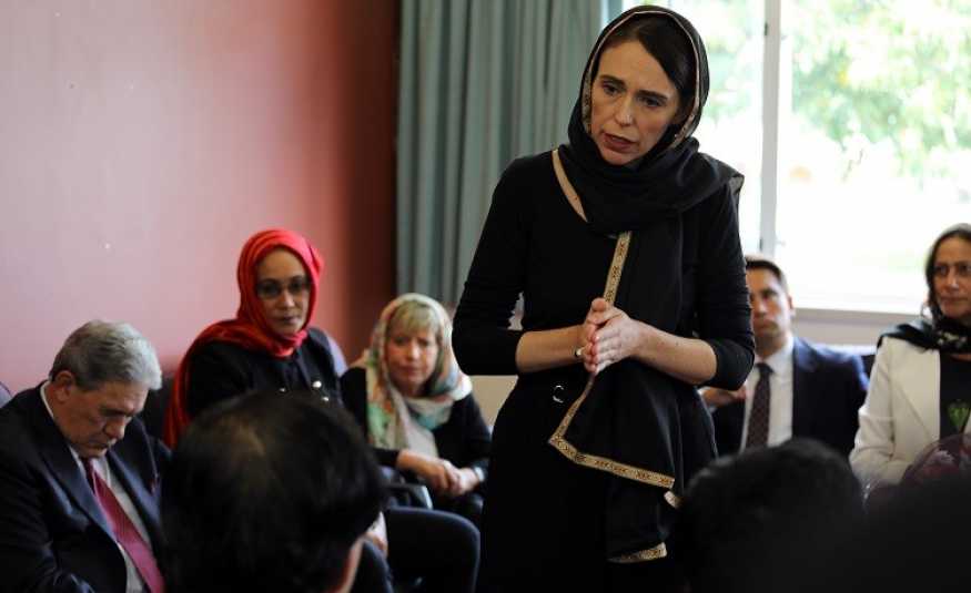 بالصور.. رئيسة وزراء نيوزيلندا ترتدي الحجاب تضامناً!
