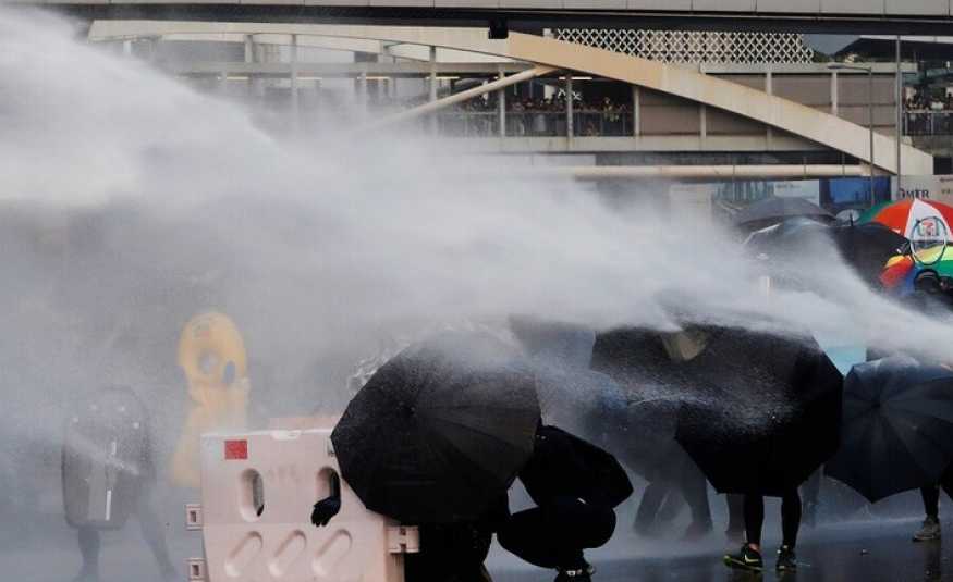 هونغ كونغ.. الغاز المسيّل للدموع ضد 