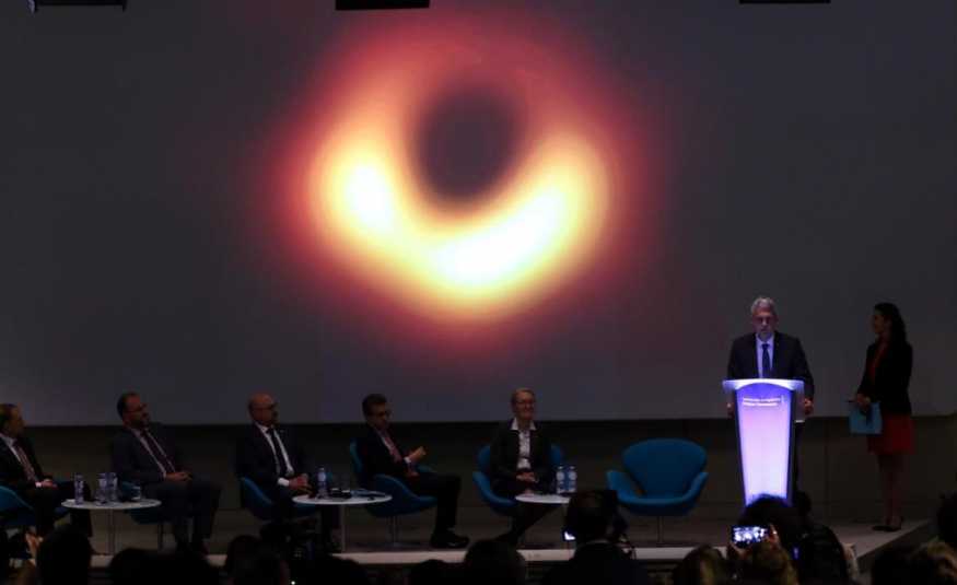 أول صورة لثقب أسود في التاريخ.. ما قصته؟
