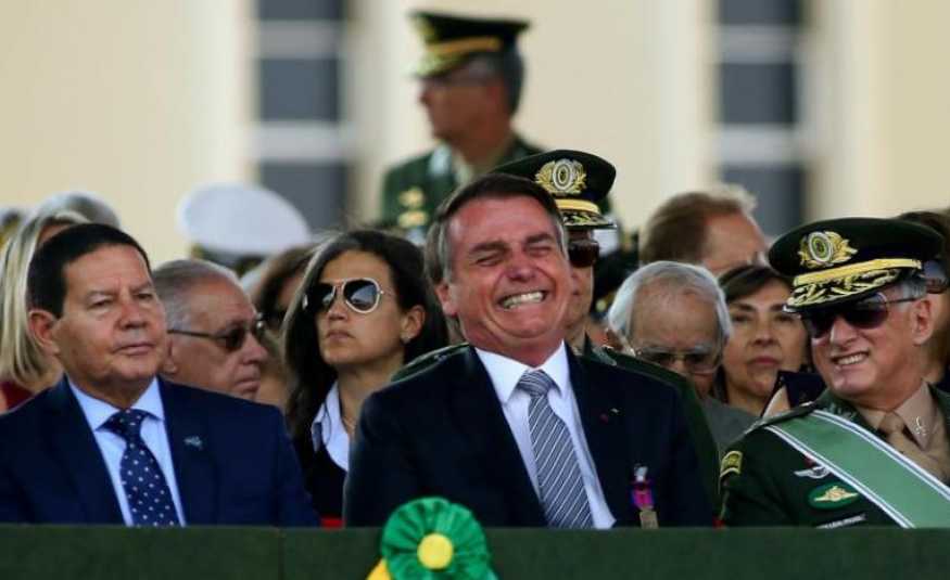الأمازون تحترق..والرئيس البرازيلي يضحك