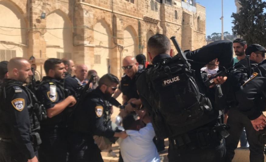 جرحى واعتقالات باقتحام إسرائيلي للأقصى