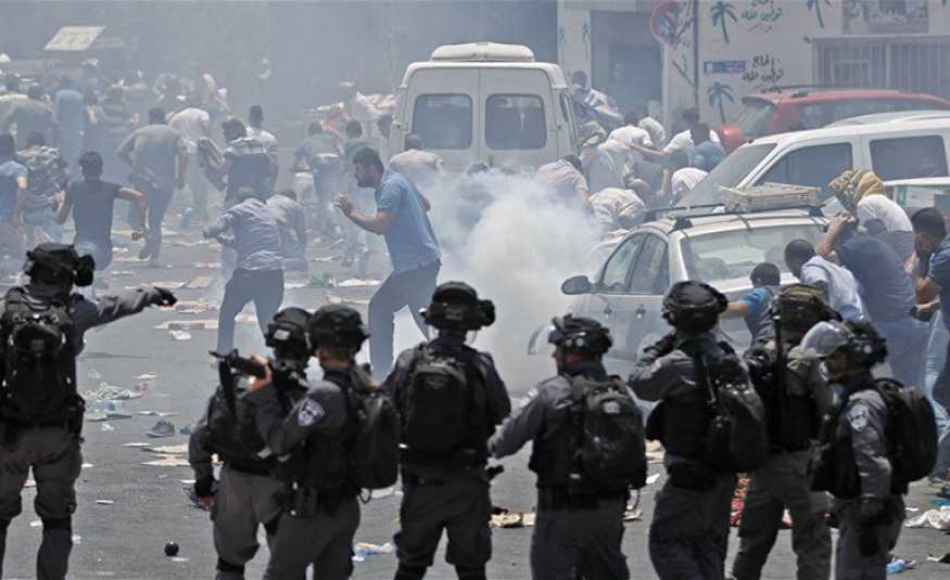 صدامات بين الشرطة الإسرائيلية وفلسطينيين في المسجد الأقصى
