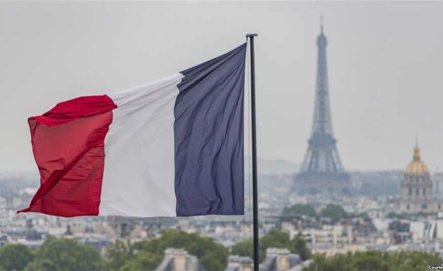فرنسا سترسل خبراء للتحقيق في الهجوم على 