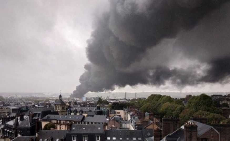 فرنسا.. حريق كبير في مصنع كيميائي في روان