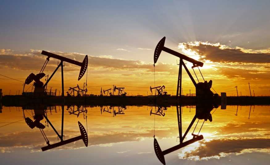 النفط يتراجع بعد زيادة مخاوف الطلب.. وبرنت عند 58.75 دولار 
