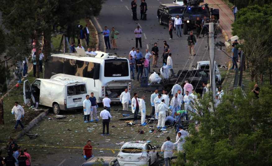 تركيا.. هجوم بقنبلة استهدف حافلة للشرطة في أضنة 