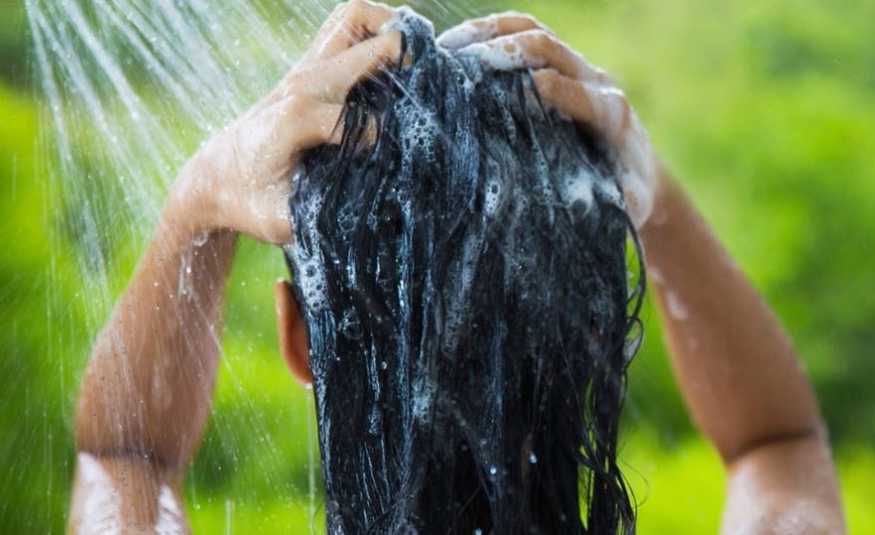 4 مكوّنات تسمح بغسل الشعر من دون شامبو!