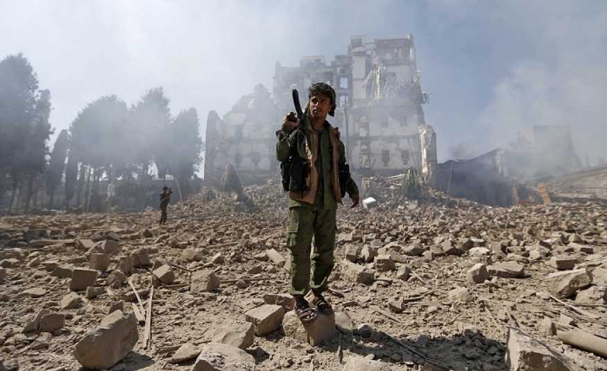اليمن.. التحالف يستهدف معسكراً حوثياً في إب